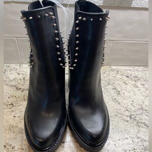 NWT. Gianni Bini Ladies Black Boots.  size 9.